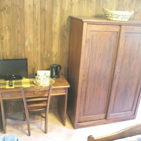 D'hotes Les Fleurs Bed & Breakfast