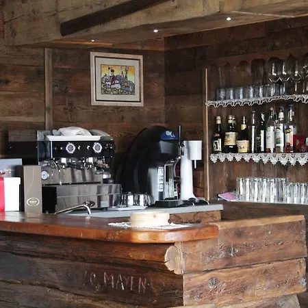 D'hotes Les Fleurs Bed & Breakfast