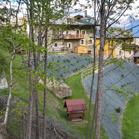 Panzió D'hotes Les Fleurs Pila